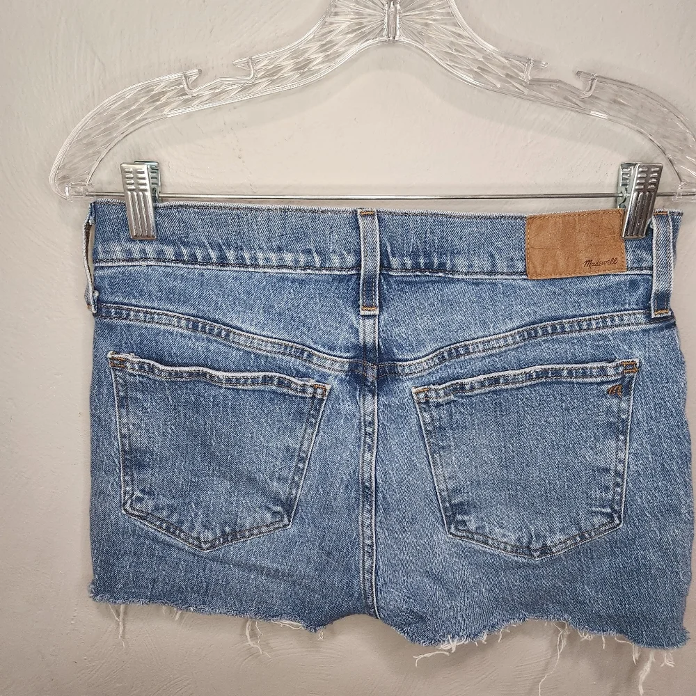 Madewell• The mid rise vintage jean shorts, medium wash. Sz 27 (A41) - Picture 4 of 6